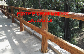 北京八達(dá)嶺長(zhǎng)城停車(chē)場(chǎng)仿木欄桿制作完成