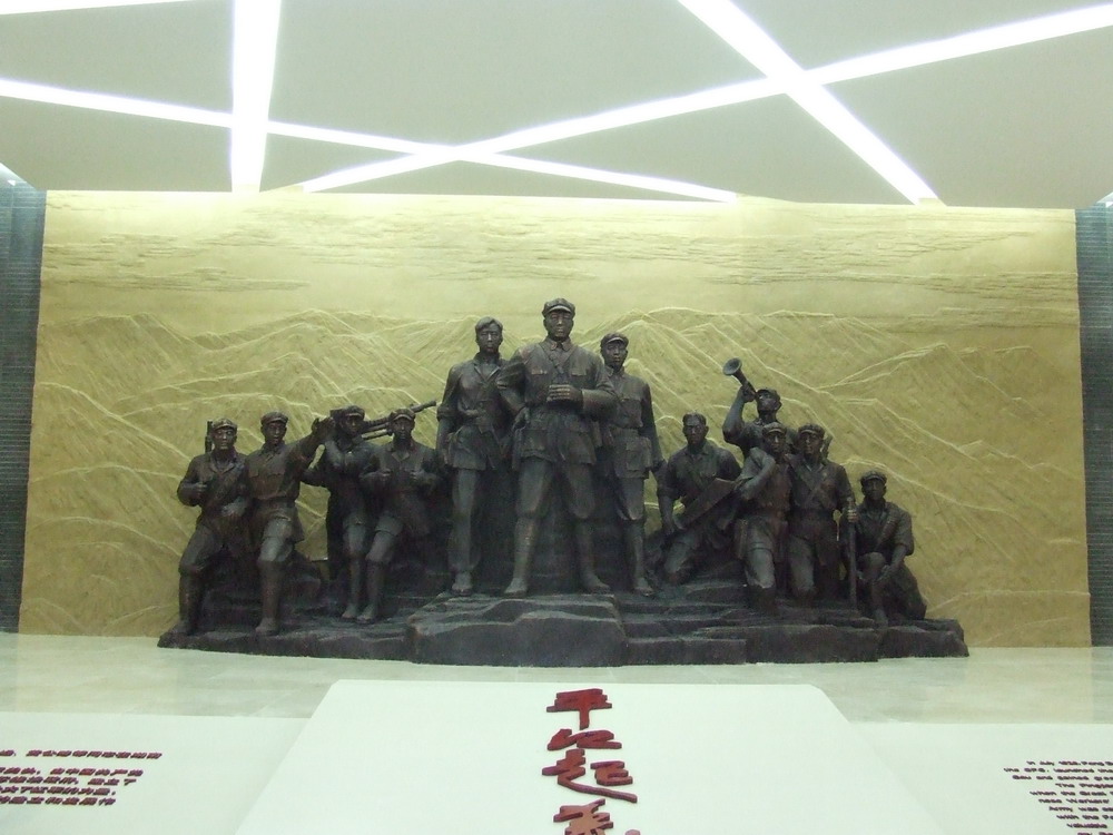 紀(jì)念館群雕