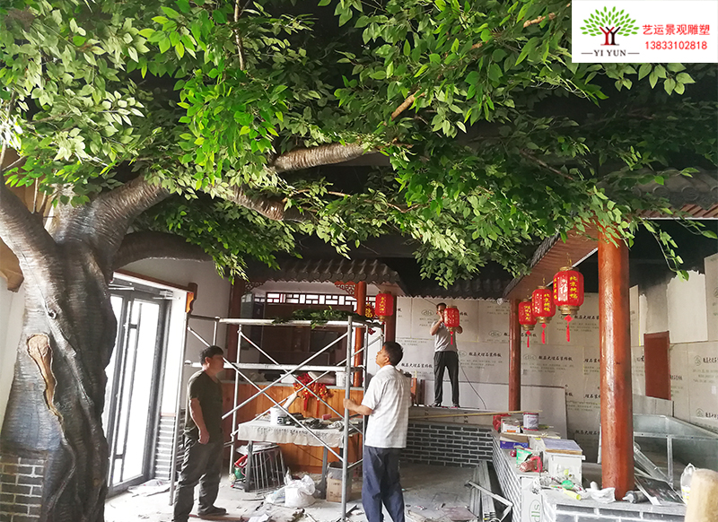 飯店里制作一棵假樹一座假山流水增添了完美